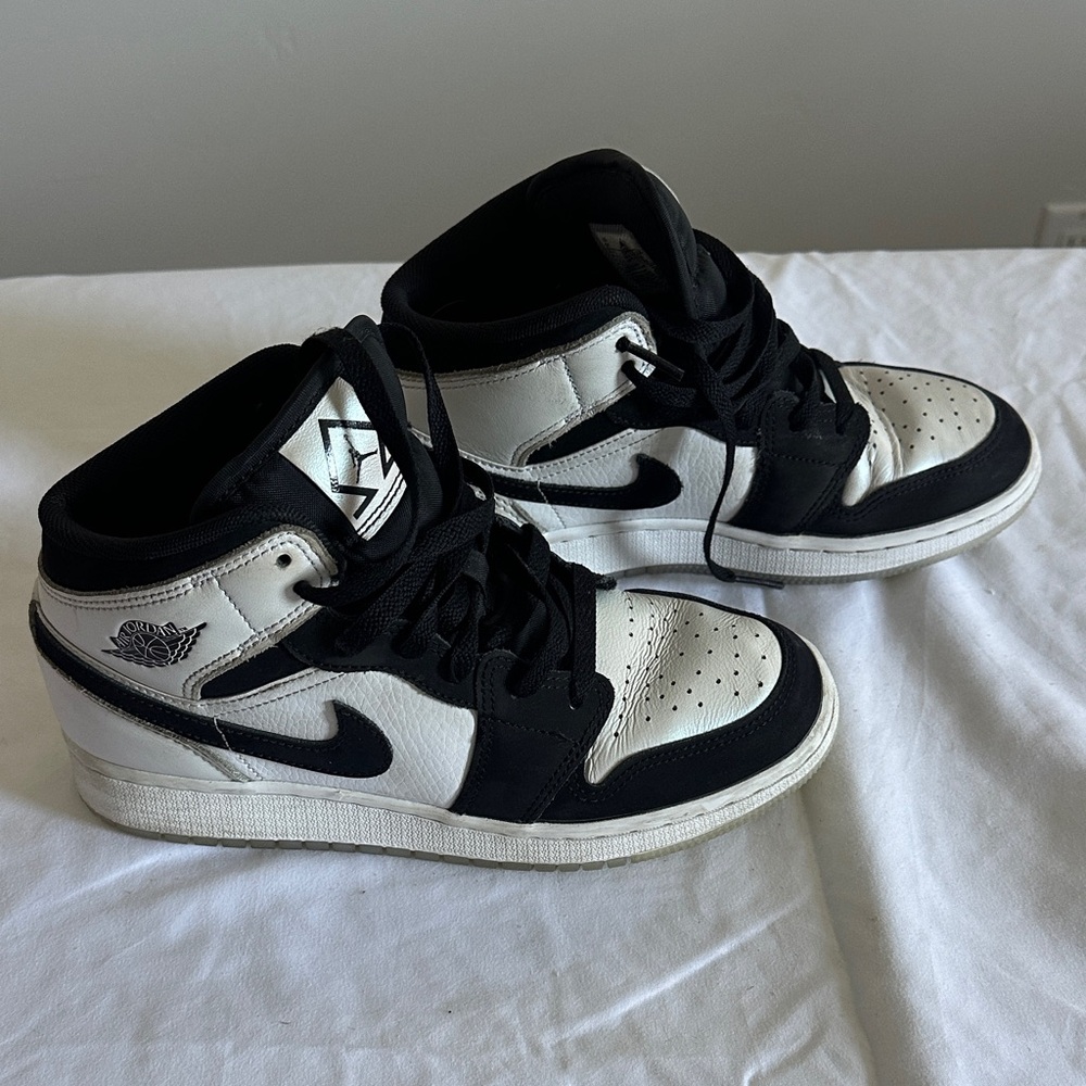 Nike Black and White Athletic Shoes